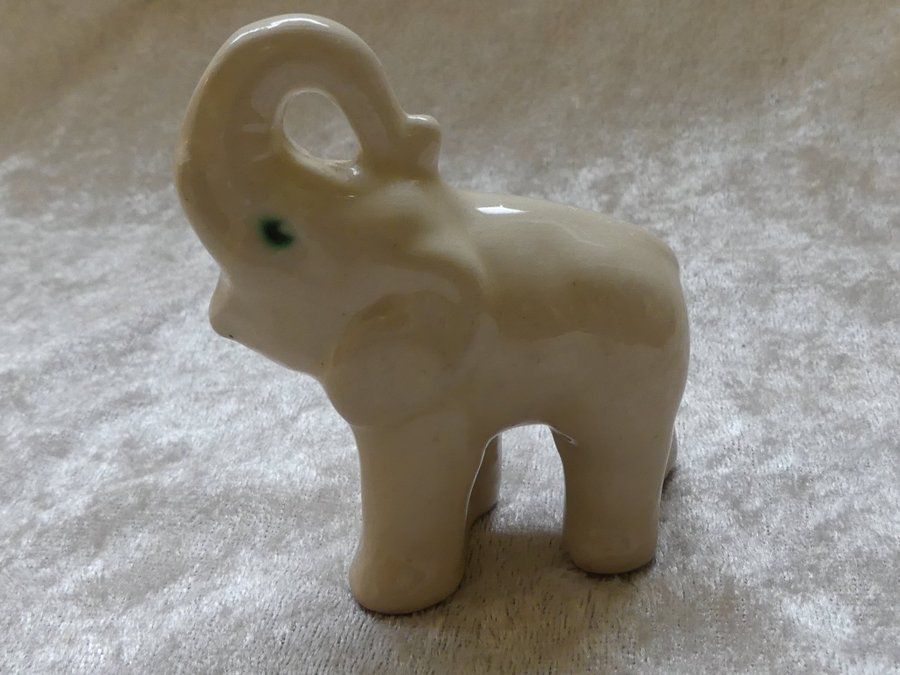 Porslins elefant figur