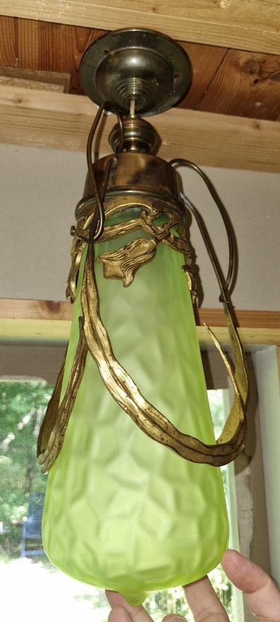 Jugend Art Nouveau taklampa i URANGLAS MÄSSING - lamp Uranium glass