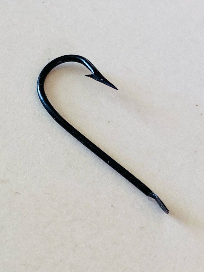 Mustad nr4. Qual 1505 . Special utan öglan . Flugfiske?