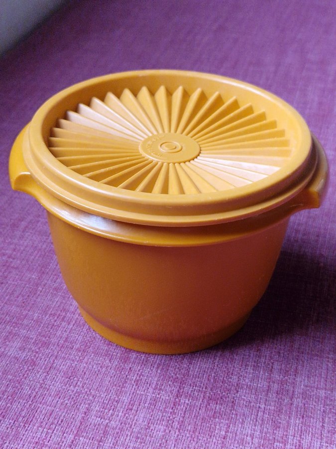 Tupperware Retro Burk med stjärnlock Orange