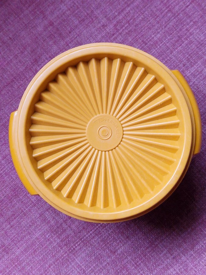 Tupperware Retro Burk med stjärnlock Orange