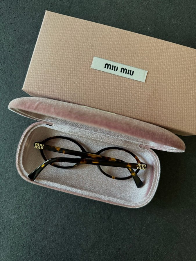 Miu Miu glasögon