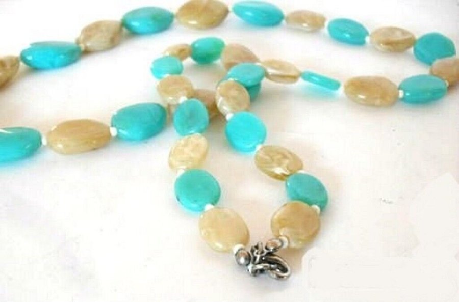 Vintage Plastic Beads Necklace