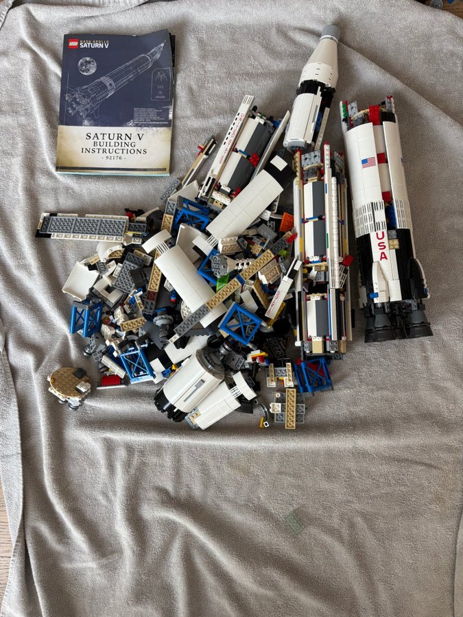 LEGO® Ideas NASA Apollo Saturn V 92176