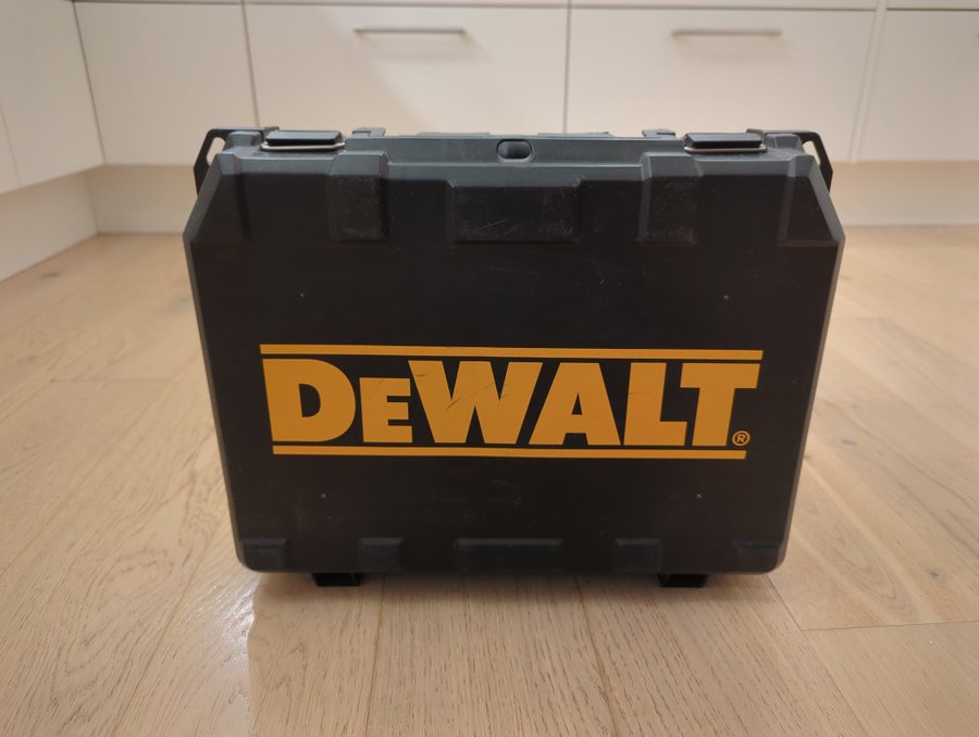 DeWALT DC740KB, skruvdragare, proffs, i perfekt skick, även batterierna i toppsk