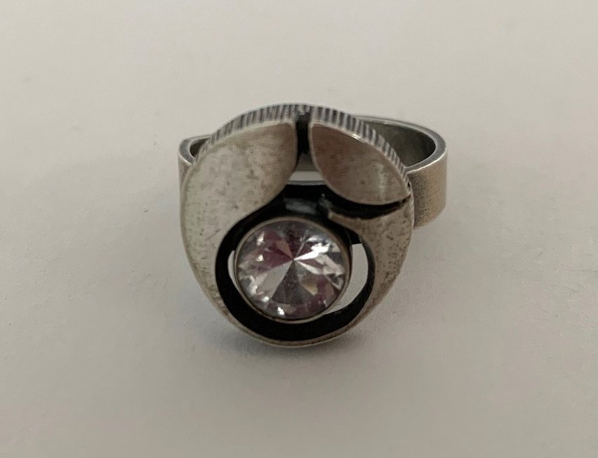 Karl Laine Finnfeelings silver ring med bergkristall.