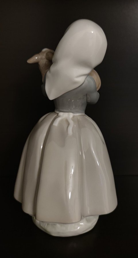 Väldigt vackert gammal porslin figur från Nao Lladro Spain