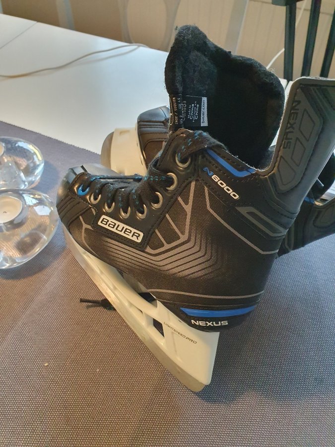 Hockey skridsko Bauer Nexus 6000 jr i nära nyskick Stl Eu 335 US 2 UK 15