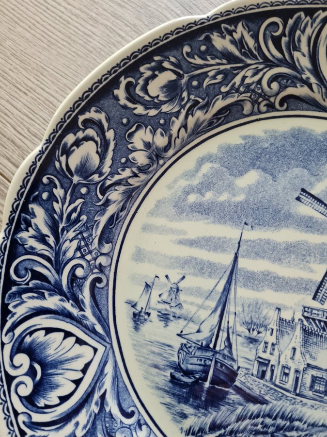 Royal Sphinx Delft Väggtallrik. I mycket fint begagnat skick.