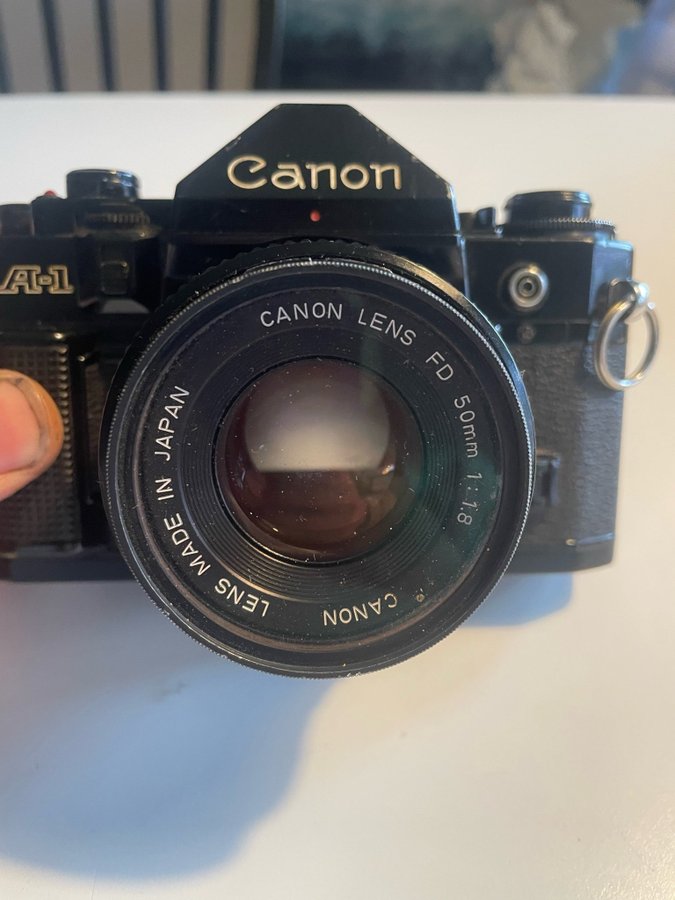 Canon A-1 med objektiv