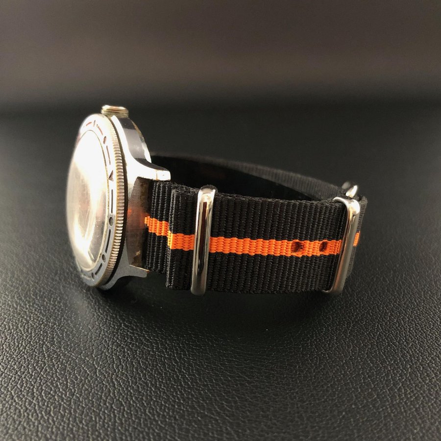 Nytt NATO band Svart med en orange rand 18 mm