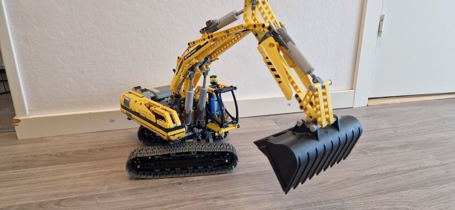 3 Lego technic 8043 motorized excavator grävskopa grävmaskin