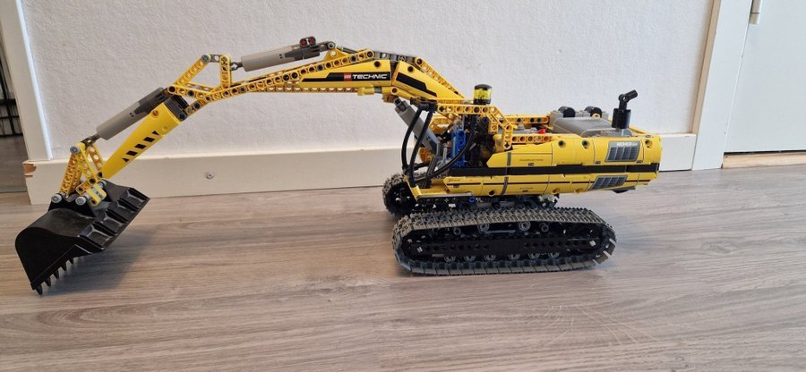 3 Lego technic 8043 motorized excavator grävskopa grävmaskin