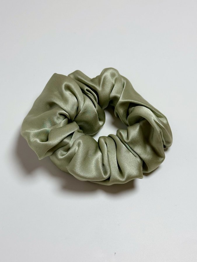 100% Mullbärssilke Scrunchie, Grön 10cm