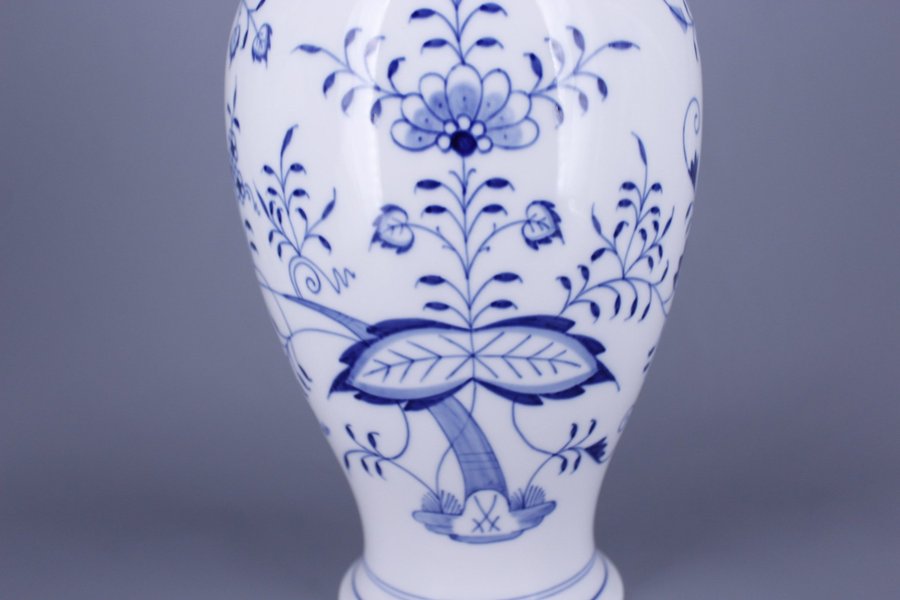 Meissen Blue Onion Unique Large Palace Amphora Lidded Vase  1950s 40 CM