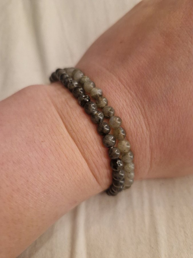 Dark and light Labradorite beads armband