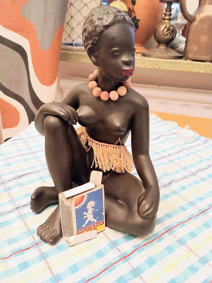 Figurin/skulptur i keramik Afrikansk kvinna