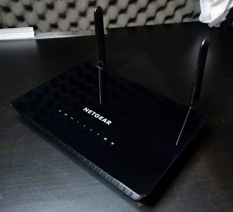 Netgear AC1200 Smart Wi-Fi Router R6220