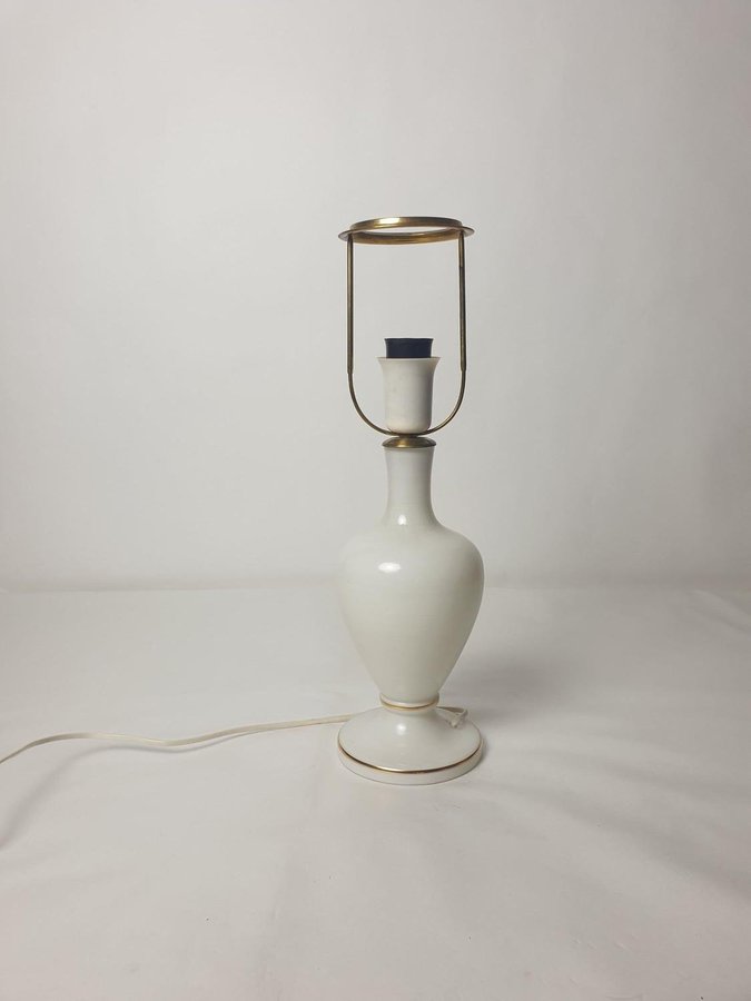 Bordslampa i opalvit glas med guld dekor 1960-tal  RETRO VINTAGE