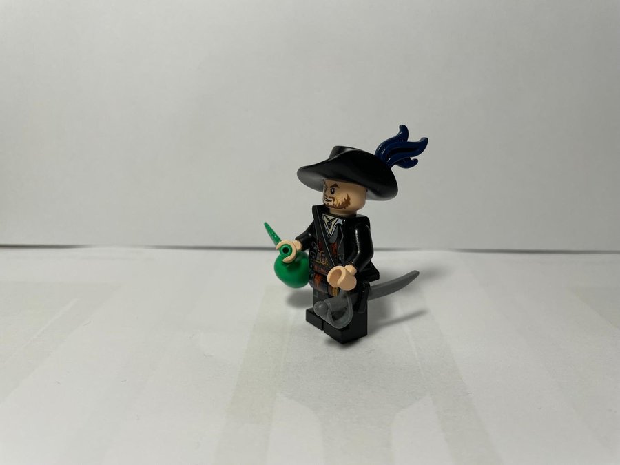 LEGO Pirates of the Caribbean - Hector Barbossa från set 4181 Isla De Muerta