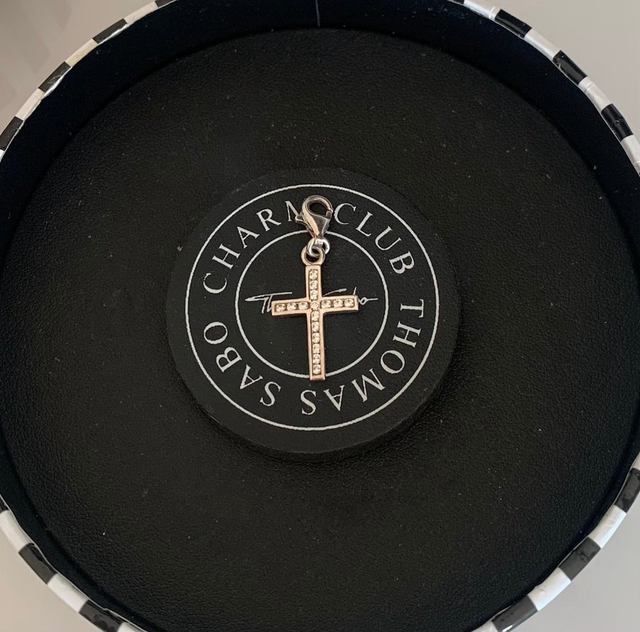 Thomas Sabo charm / berlock kors / cross med cubic zirconia stenar