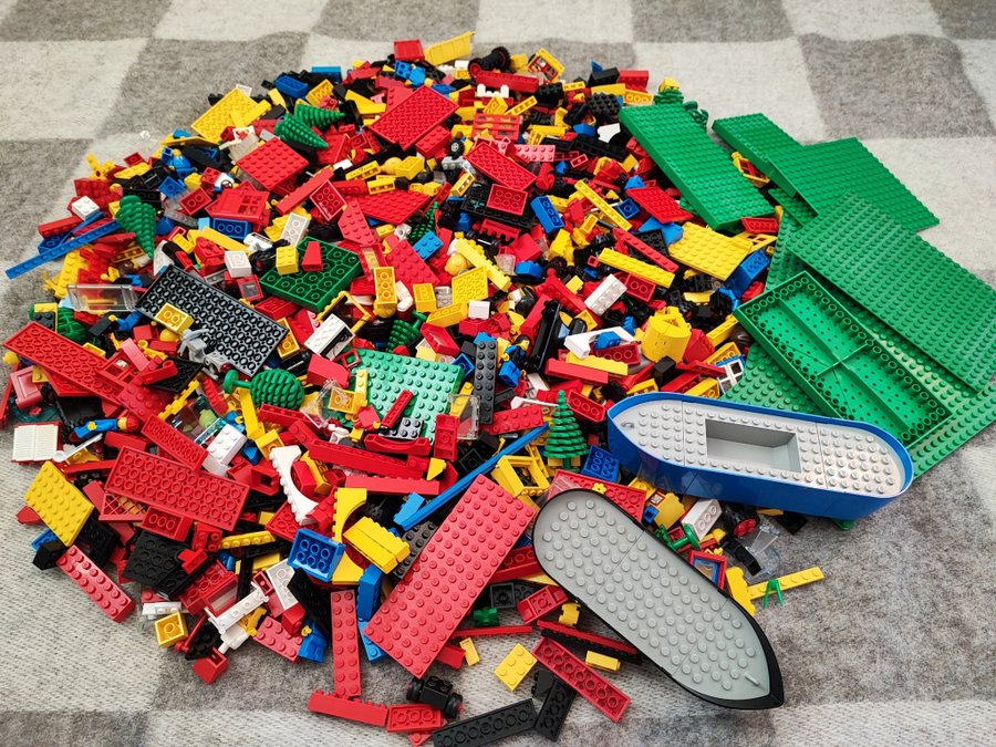 Lego - blandade bitar från 80-talet – ca 3,8 kr – lekt men bra skick