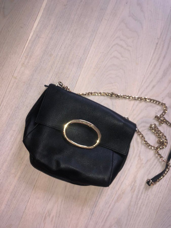 Black Clutch Bag - Stylish Accessory for Any Occasion