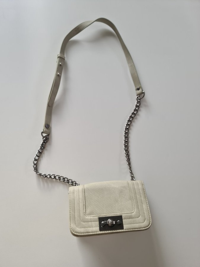 Steve Madden beige axelremsväska kedja crossbody