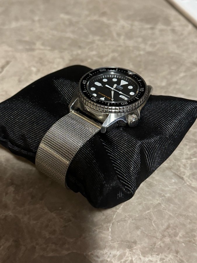 Seiko SKX013K2 - Svart urtavla, Mesh band