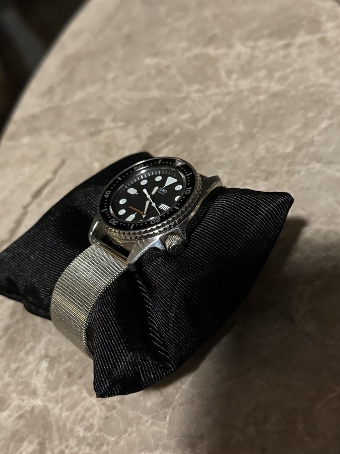 Seiko SKX013K2 - Svart urtavla, Mesh band