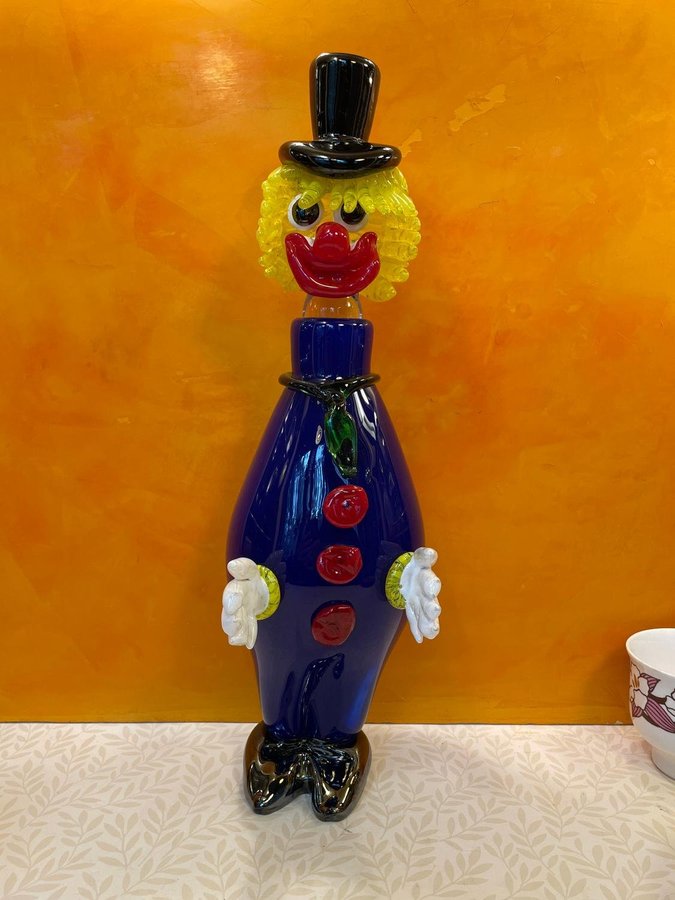 KARAFF I GLAS i form av clown möjligen Murano 1900-talet