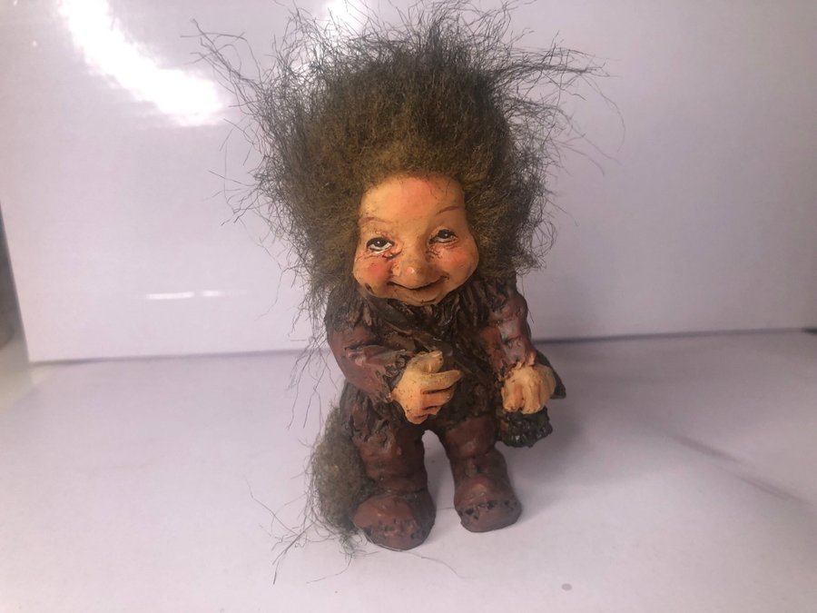 Söt liten trollfigur