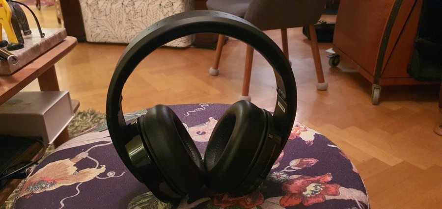 Focal Listen Beyond: Wireless Over-Ear Headphones with Mic