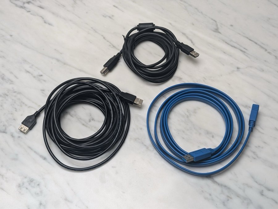 2 x USB 3.0/2.0 Förlägningskablar + 1 x USB 2.0 A till USB 2.0 B Kabel