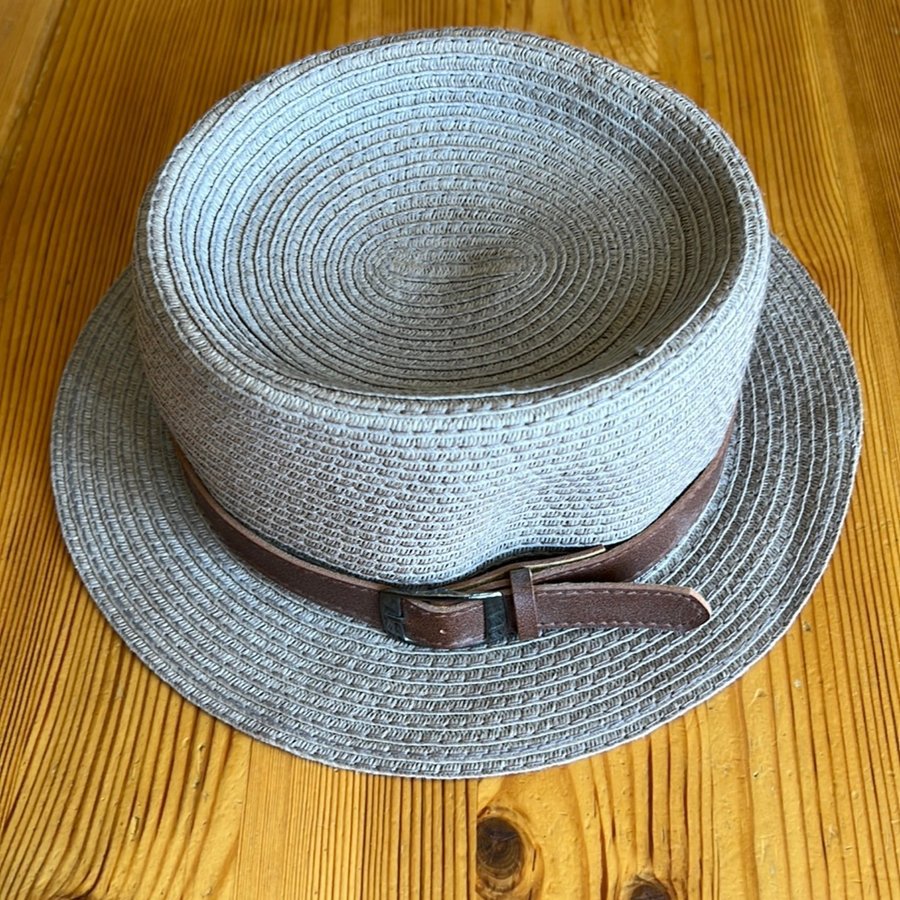 Hatt / Solhatt / Stråhatt / Pappersstrå - Storlek 52-53cm