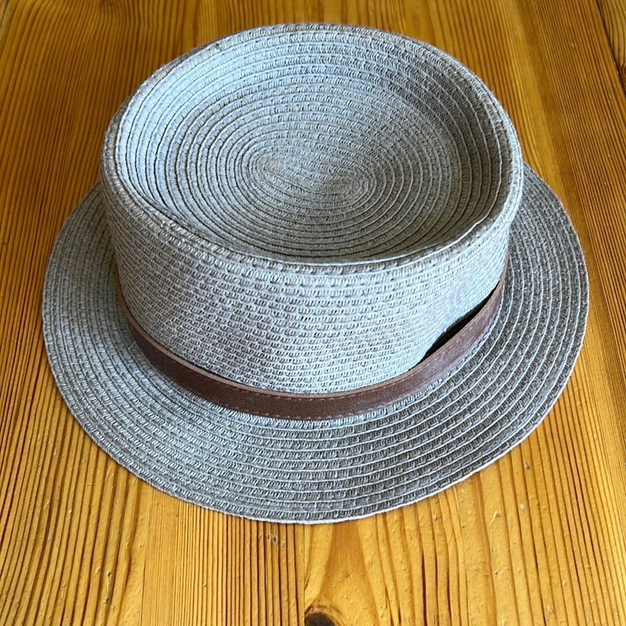 Hatt / Solhatt / Stråhatt / Pappersstrå - Storlek 52-53cm