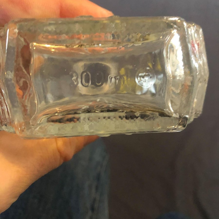 Karaff - Flaska i glas med lock Märkt i botten Retro Vintage Vin
