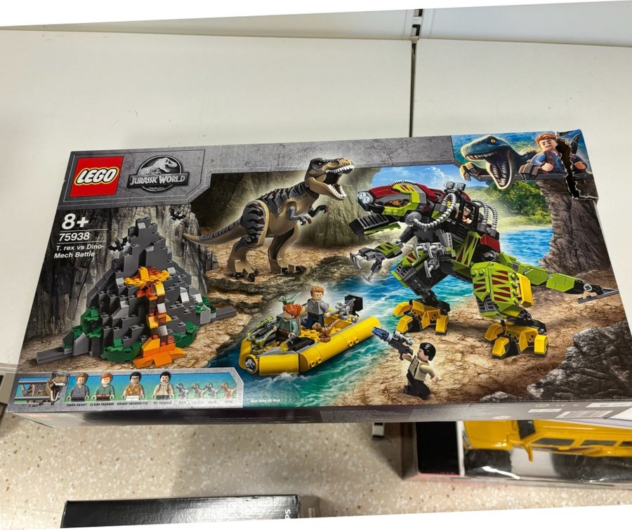 LEGO Jurassic World 75938 T rex vs Dino-Mech Battle