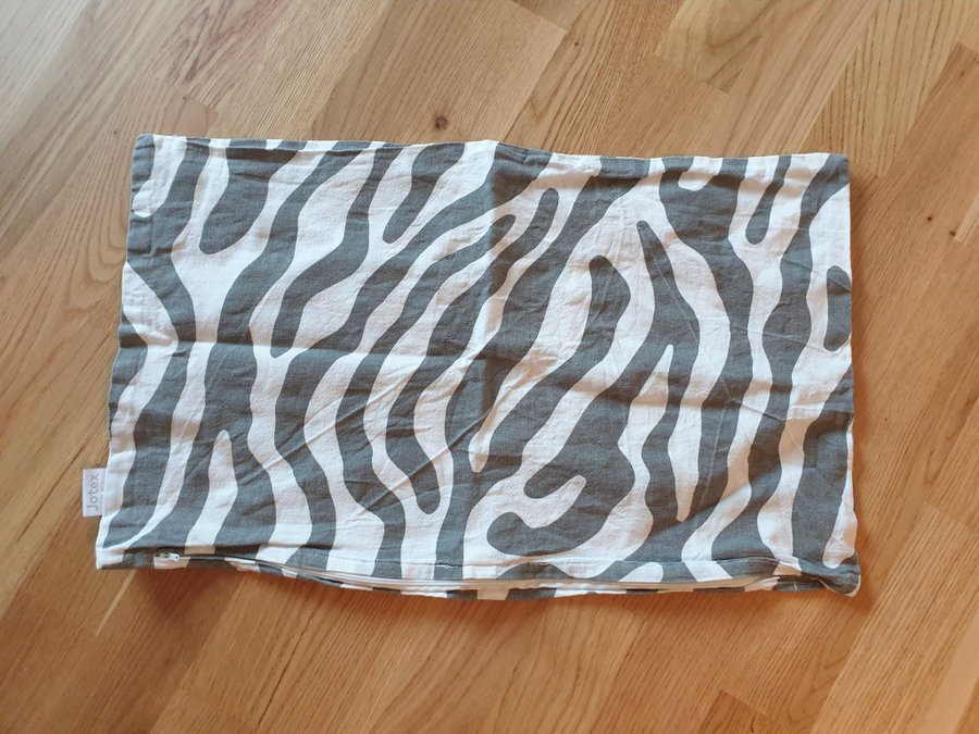 Kuddfodral grå vit zebra, 40x60 cm