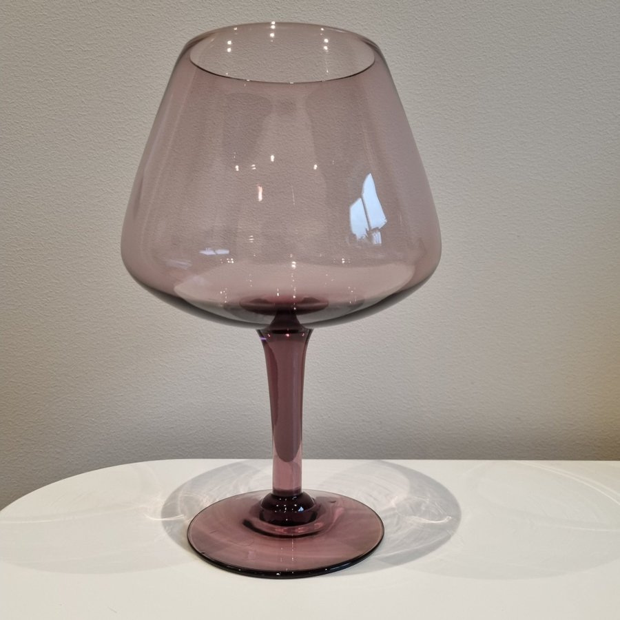 Glas vas lila färg retro