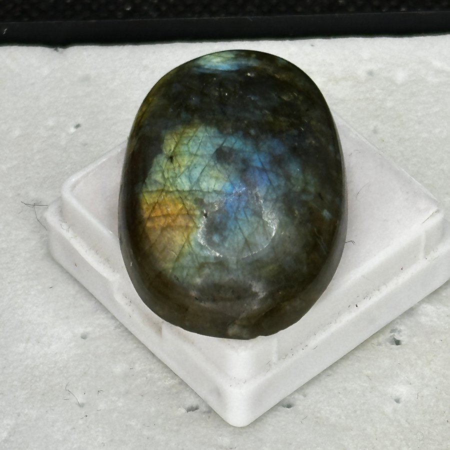 Natural Labradorite 51,20 ct