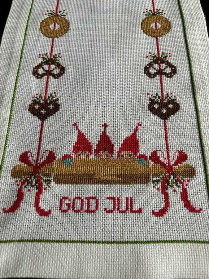 Broderad fin jullöpare