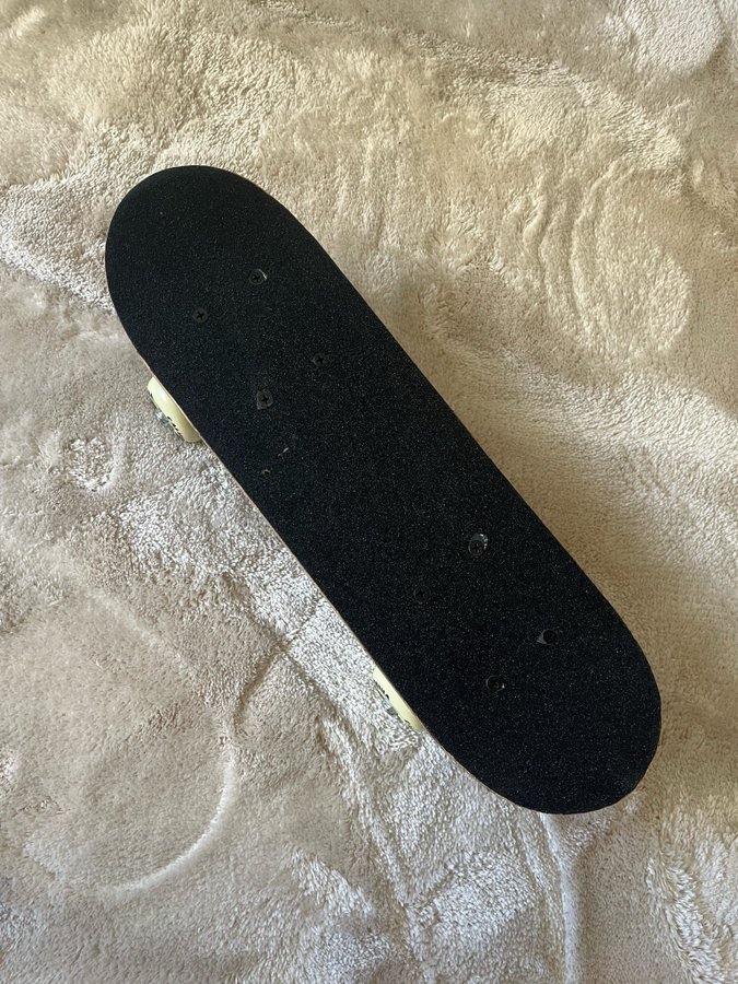 Skateboard med rolig design