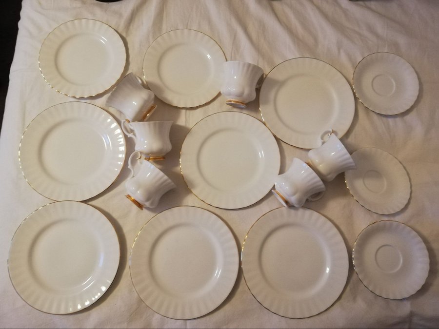 14 ST ROYAL ALBERT BONE CHINA ENGLAND VAL DOR