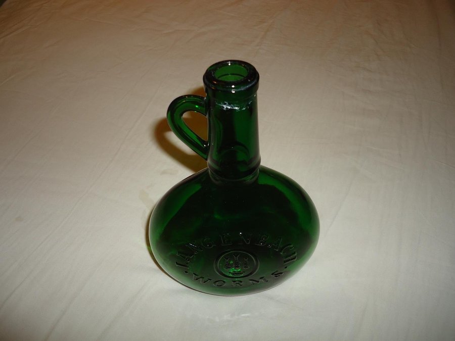 Langenbach Worms glas vin flaska dekor med tre fiskar grön färg 22 x 15 cm