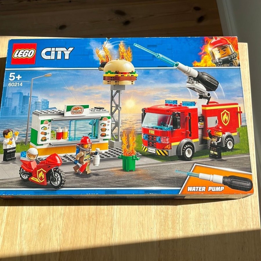 LEGO City 60214 Brandbil med Burgerrestaurang, ny i oöppnad originalförpackning.