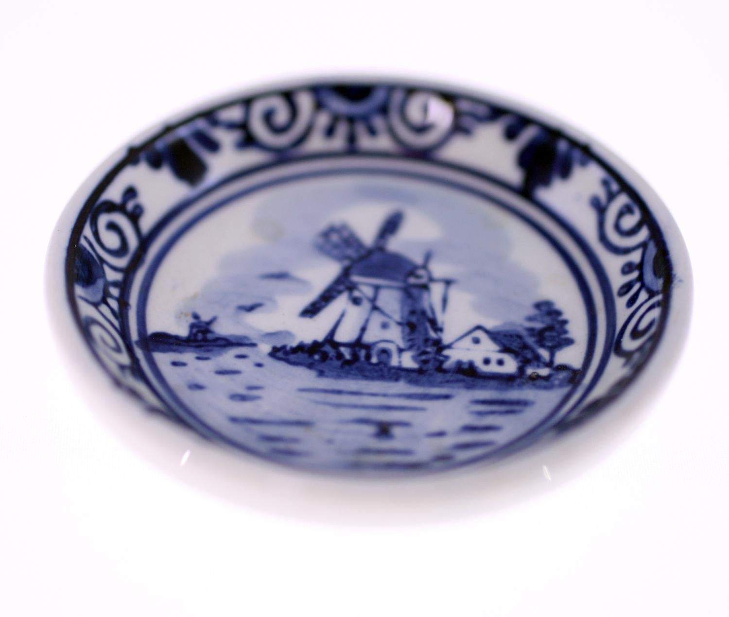 BOMA 21 vintage mini hand painted Delft porcelain dish-circa 1960s-Weight 26g