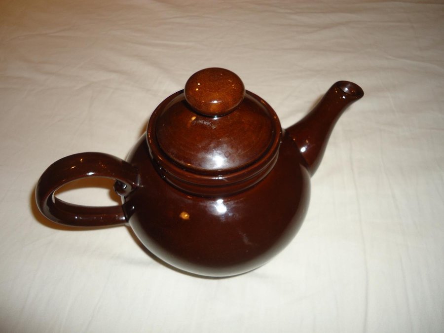 Tekanna signerad R 20 vintage keramik från Tyskland Made in GDR DDR Te Teapot