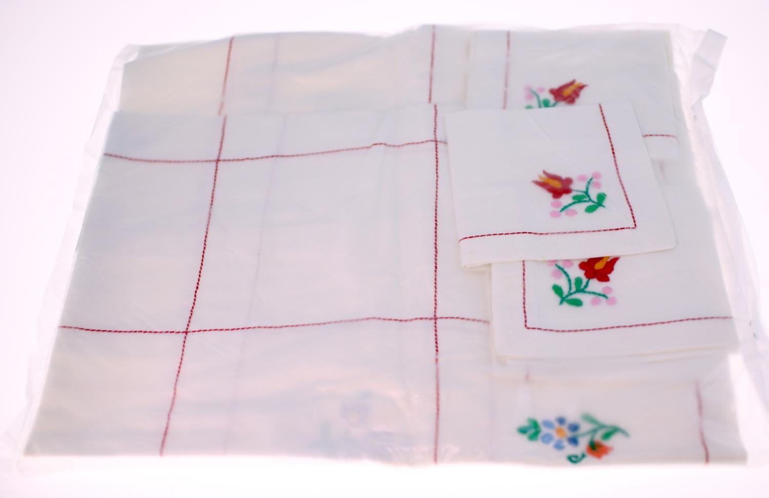 Handmade Hungarian vintage tablecloth and 4 napkins-circa 1970s-NEW-Weight 244g
