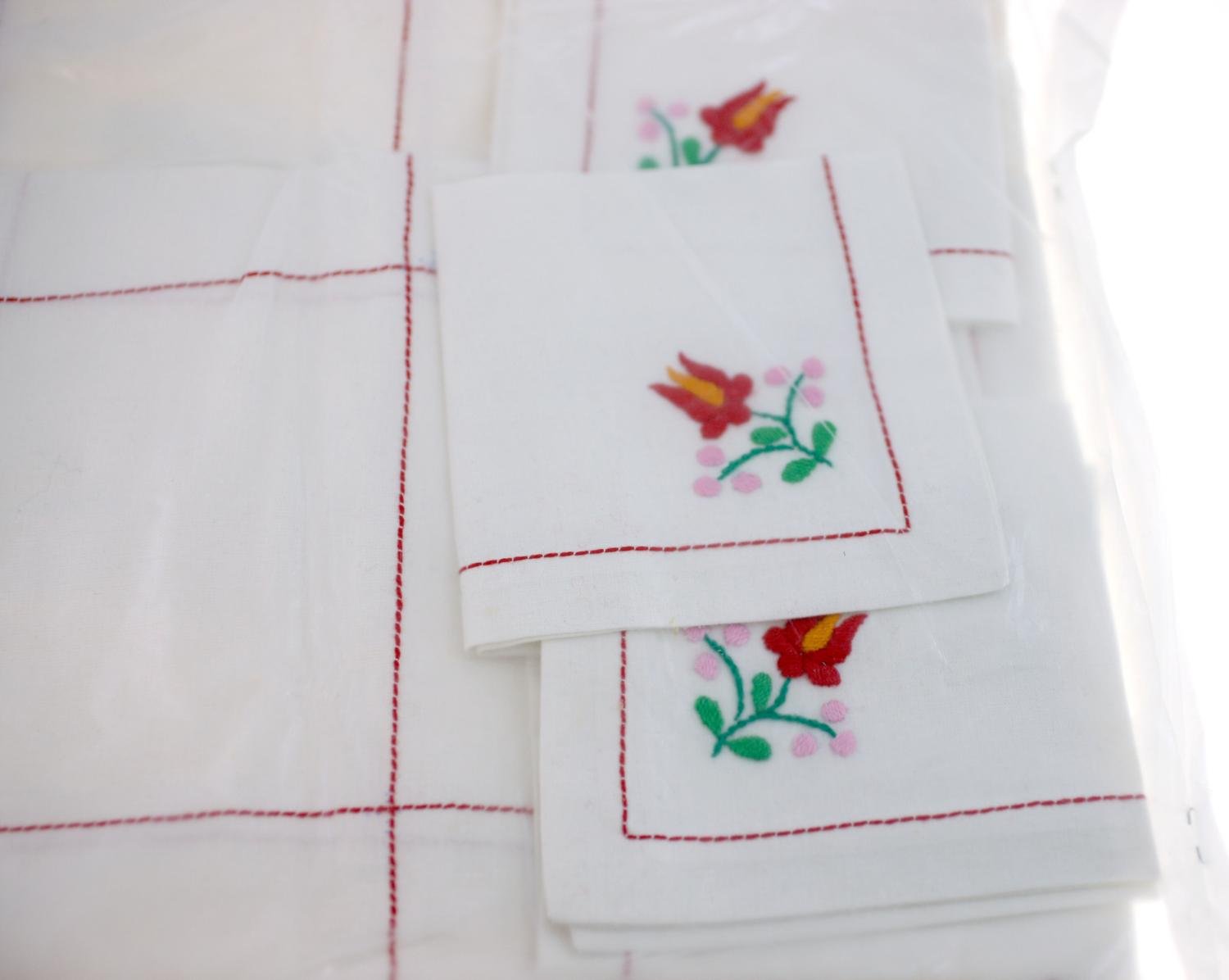 Handmade Hungarian vintage tablecloth and 4 napkins-circa 1970s-NEW-Weight 244g